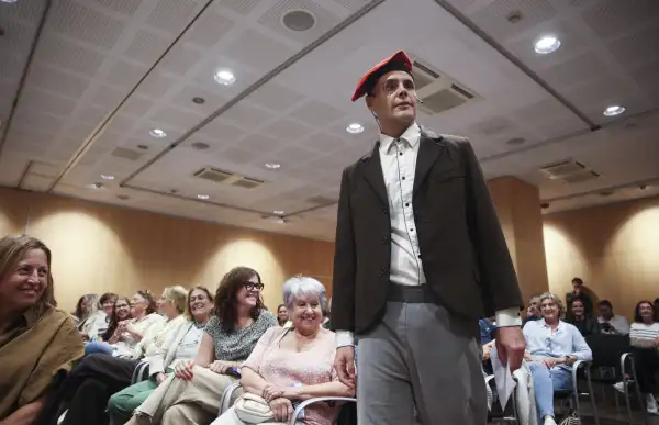 L’actor Manuel Piñero, que dona vida a Borís a ‘L’estafador que va ser rei’, en la presentació del llibre.