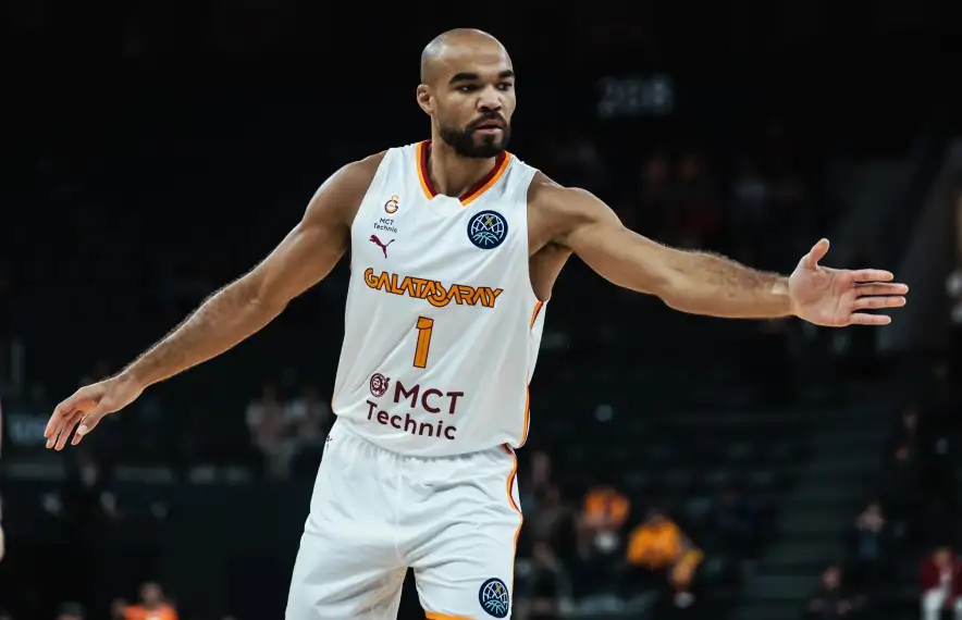 Jerome Robinson, amb la samarreta del Galatasaray turc.