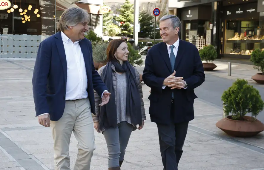 Eusebi Nomen, a la dreta, va presentar ahir el programa d’Andorra Sobirana.