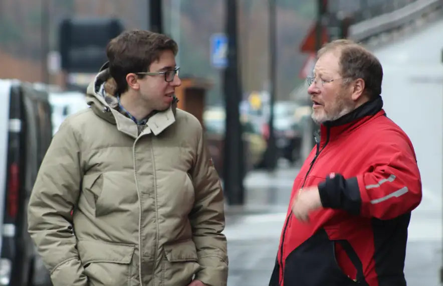 Padreny i Font davant del Niu d’Andorra Telecom, ahir.