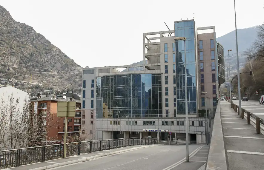 La policia va detenir 25 persones la setmana passada per diferents delictes.