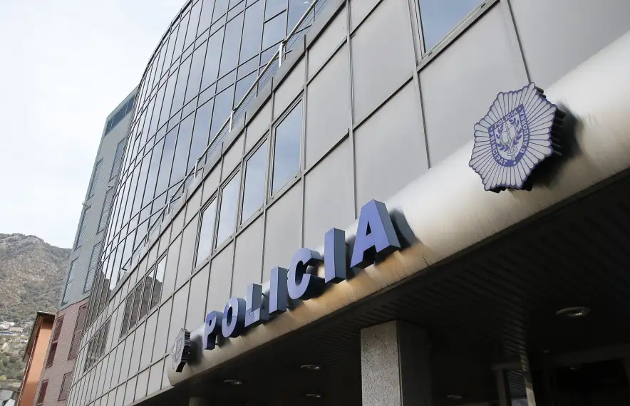 De les 14 persones detingudes per delictes contra la seguretat en el trànsit, tres anaven drogades, a més de begudes.