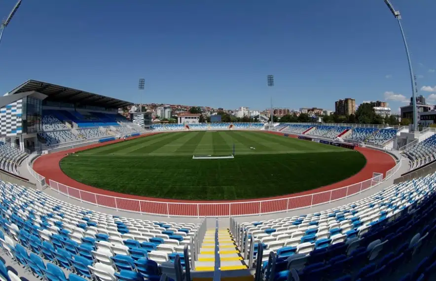 L’estadi Fadil Vokrri de Pristina que acollirà la ronda preliminar de la Lliga de Campions.