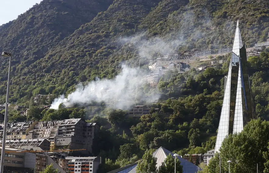L’incendi va cremar alguns matolls entre el camí dels Vilars i el mirador de Sant Romà.