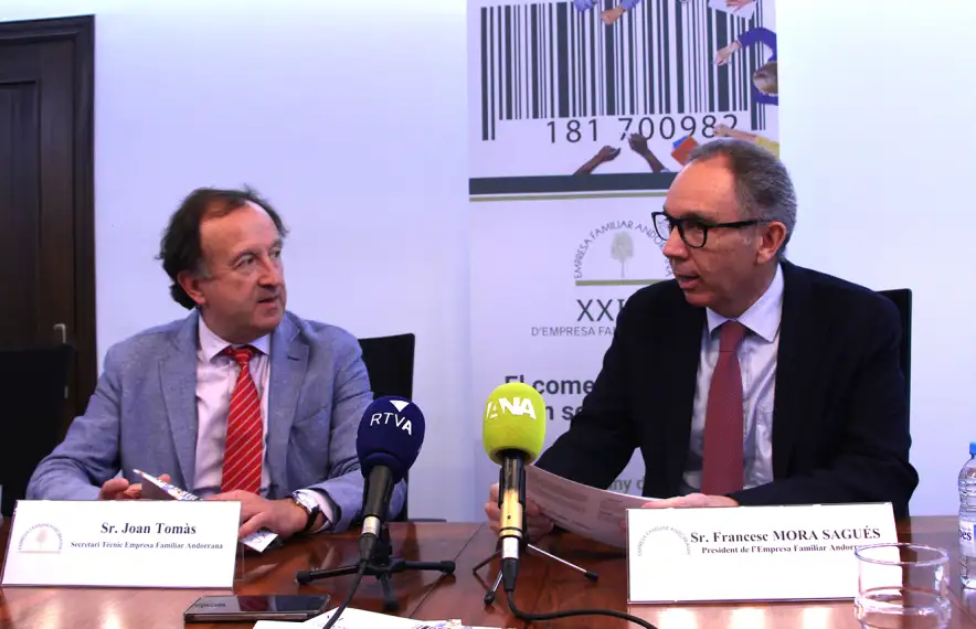 El secretari tècnic de l’entitat, Joan Tomàs, i el president, Francesc Mora, en la presentació del 21è cicle de l’EFA.