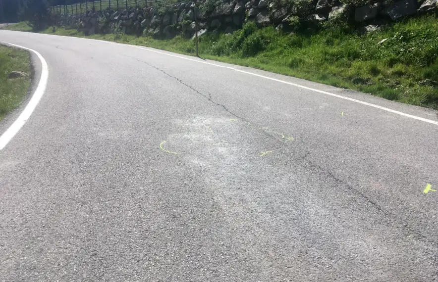 Punt de la carretera dels Cortals on es va produir el xoc entre els dos vehicles.