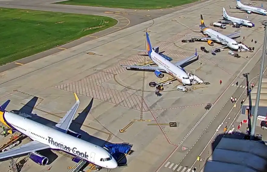 Un avió de Thomas Cook a l’aeroport de Lleida-Alguaire.