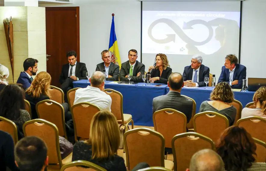 Un moment de la jornada sobre economia circular celebrada ahir al matí.
