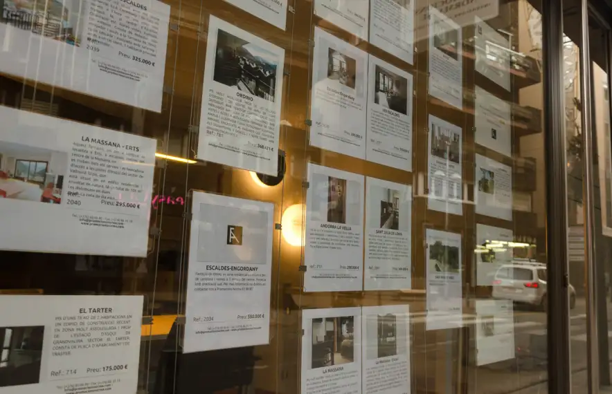 Imatge de les ofertes d'una immobiliària.