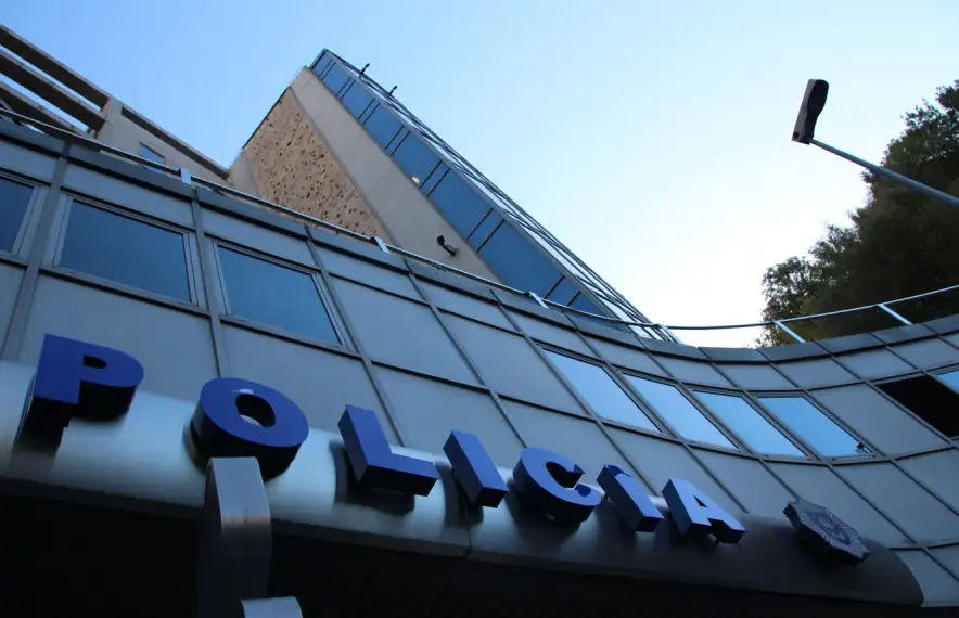 L'edifici de la policia.