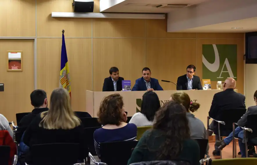 Marc Vilallonga, Eduard Jordi i Sergi Colell, autors del llibre 'Fiscalitat d'Andorra'.