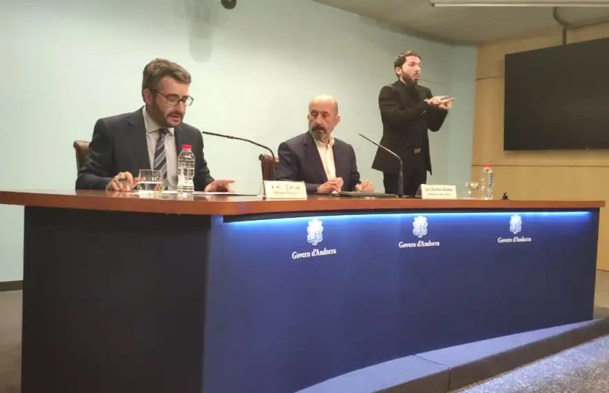 Eric Jover i Joan Martínez Benazet durant la compareixença d'aquest vespre.