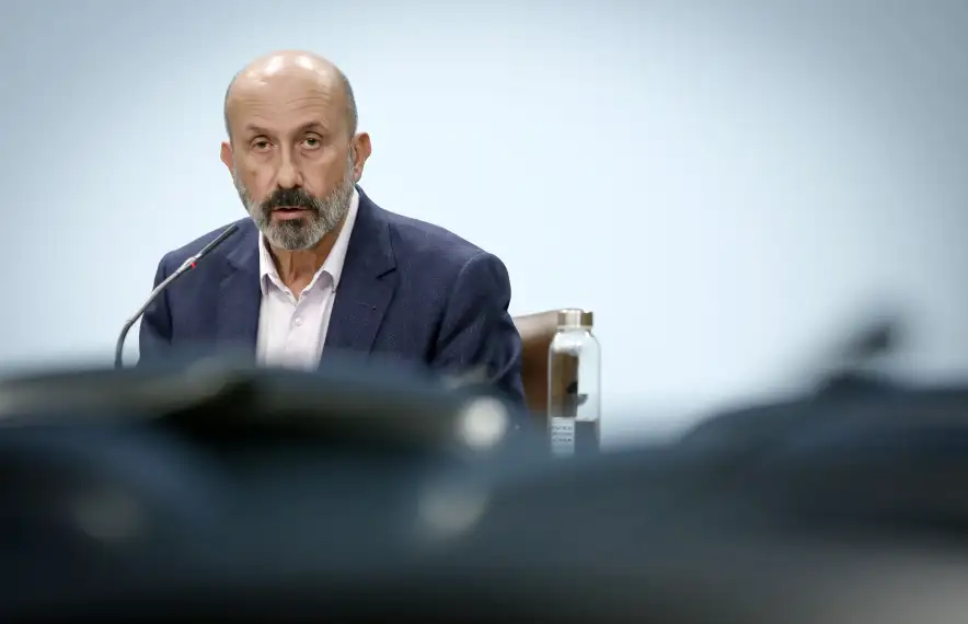 El ministre de Salut, Joan Martínez Benazet, durant la compareixença d’ahir.