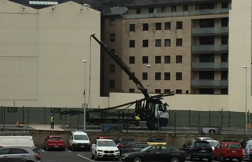 Operaris de la construcció treballant aquest matí.