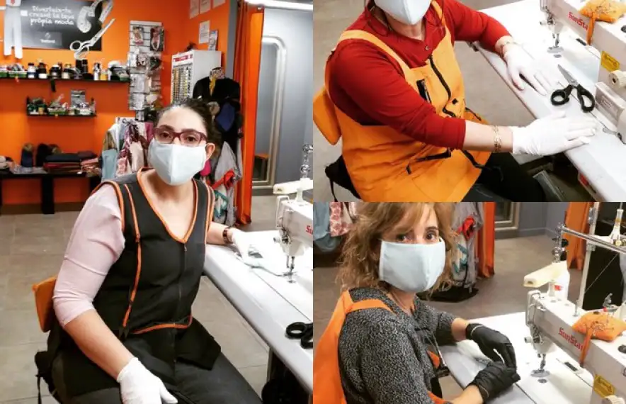 La Vero, la Carme i la Fernanda posant fil a l'agulla per fer mascaretes.