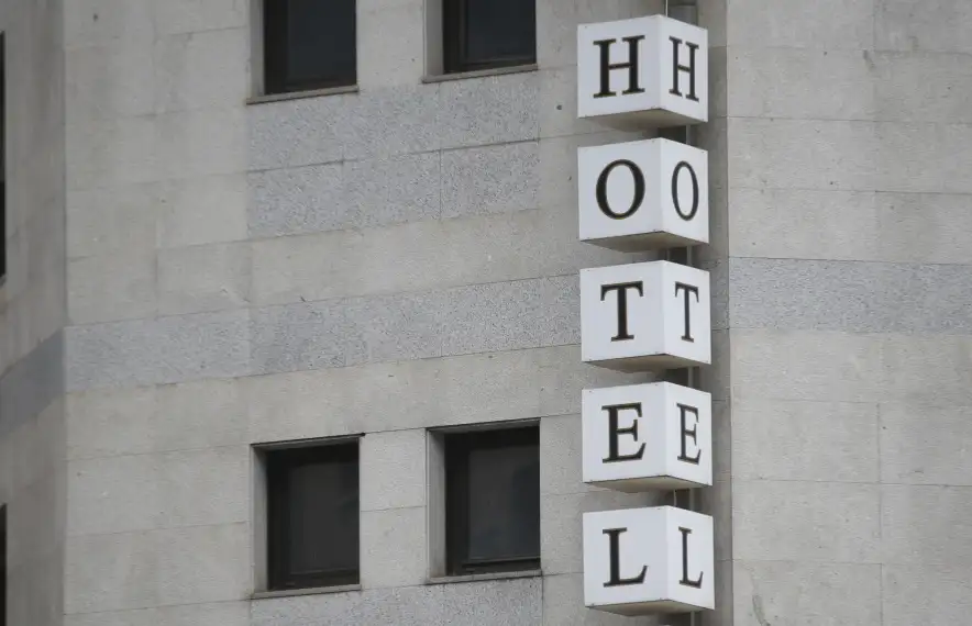 Fa un mes que els hotels van tancar les portes per la manca de clients.