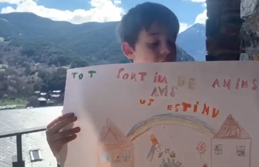 Un dels nens que ha fet el vídeo.