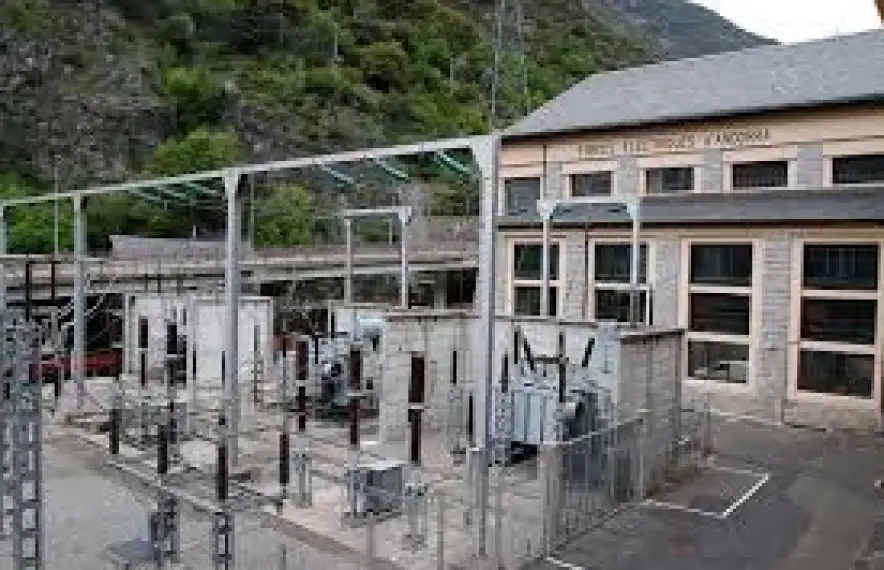 El consum elèctric de l'abril s'ha reduït en un 30 per cent respecte de l'any passat