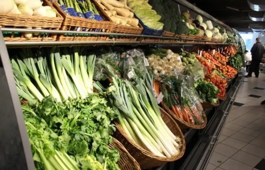 Secció de fruita i verdura d'un centre comercial.