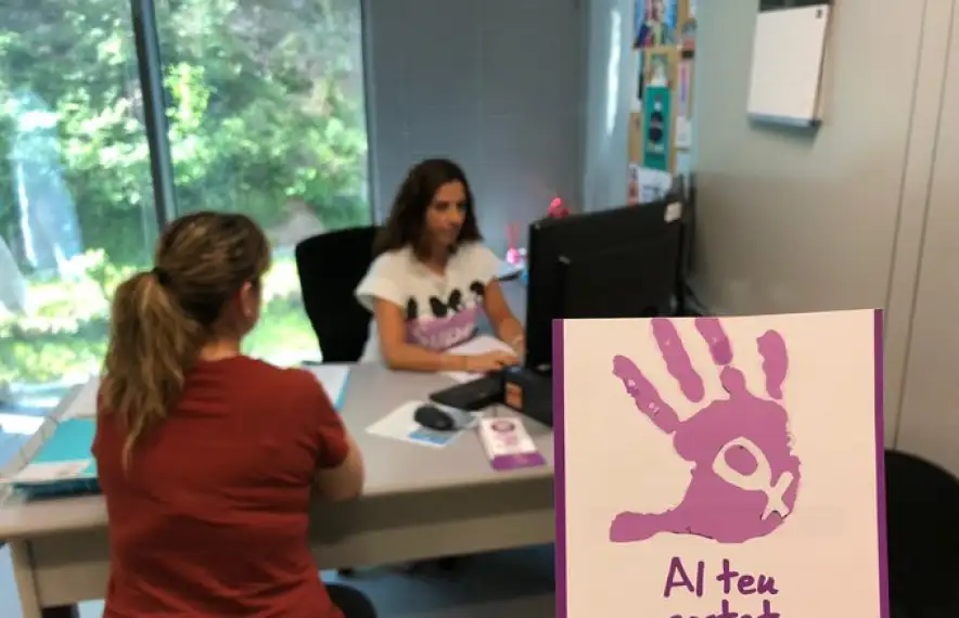 La policia col·labora amb el departament d'Afers Socials en la detecció dels casos..