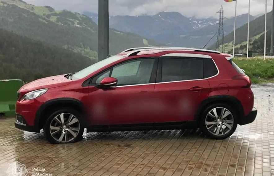 La policia ha hagut d'activar el sistema que permet punxar les rodes dels vehicles.