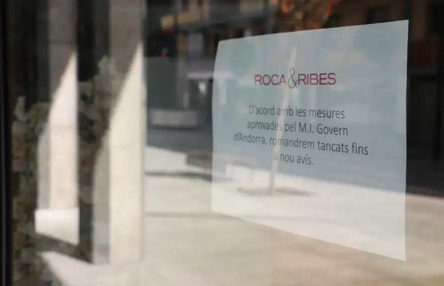 Alguns comerços no han tornat a obrir després del confinament.