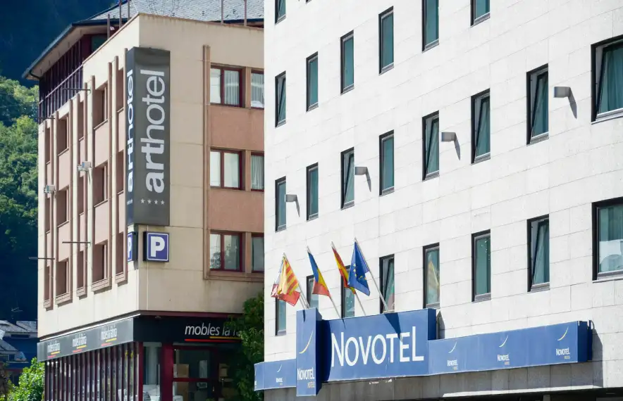 Dos establiments hotelers del centre d'Andorra la Vella.