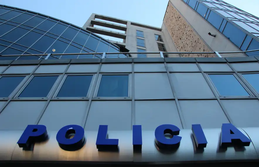 L'edifici central de la policia.