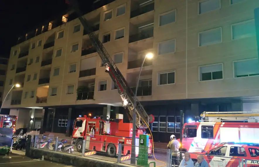 Actuació dels bombers durant l'incendi.