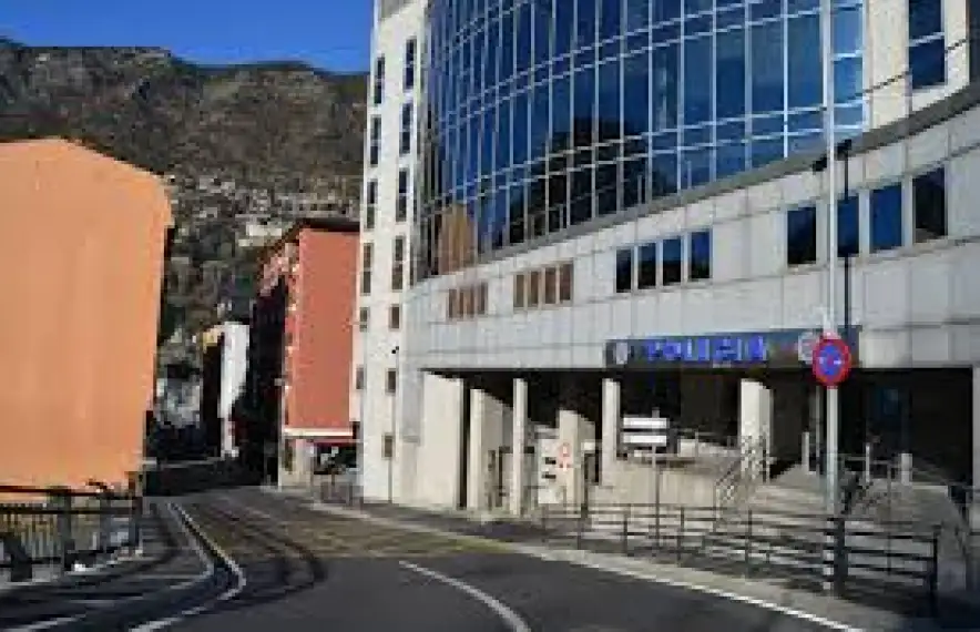 L'edifici central de la policia.