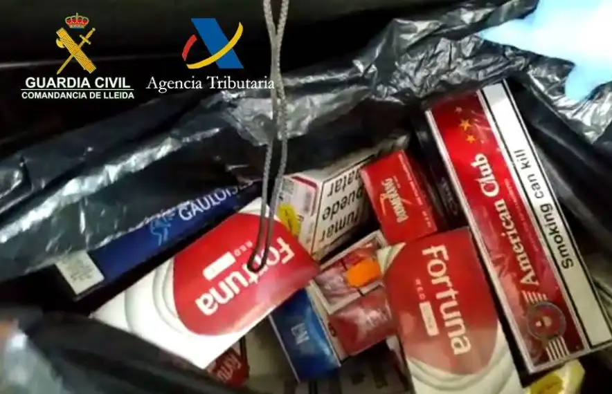 Una part de la tabac estava amagat a la roda de recanvi del vehicle.