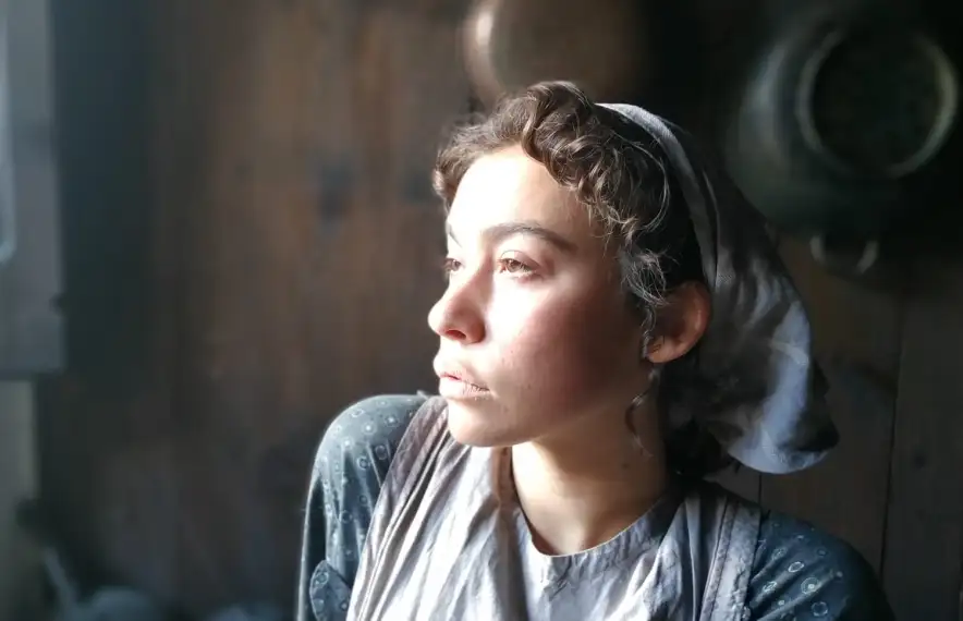 L'actriu, caracteritzada per al rodatge.