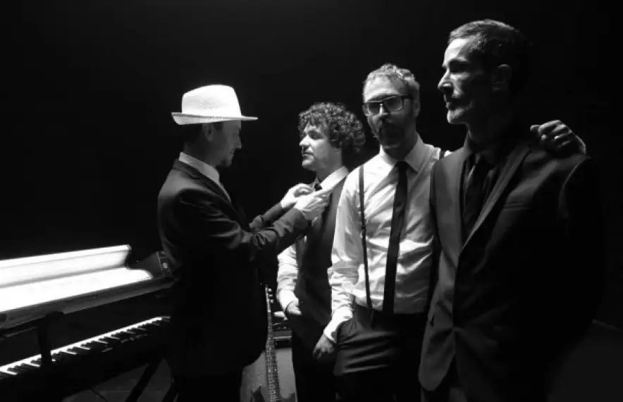 Oriol Vilella, Lluís Cartes, Òscar Llauradó i Roger Casamajor són Hysteriofunk des del 1993: glups!