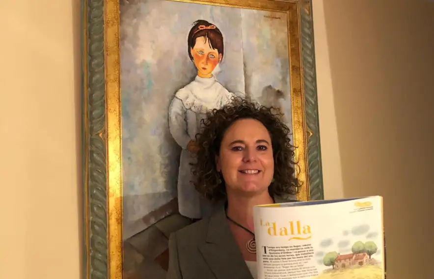 Lacueva, feliç amb el número 1.397 de la revista ‘Cavall Fort’ i el seu conte, ‘La dalla’.