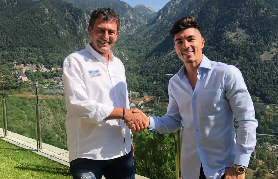 ‘Pepi’ Pintat i Maverick Viñales van segellar l’acord de patrocini amb nou logotip.