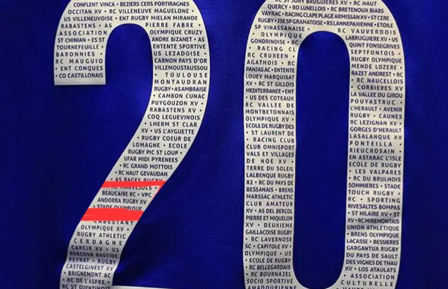El dorsal dels jugadors de França de rugbi van lluir noms de clubs amateurs. Foto: Twitter