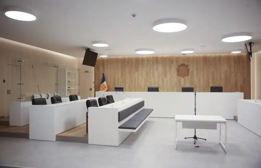 Una sala de vistes de la Seu de la Justícia.