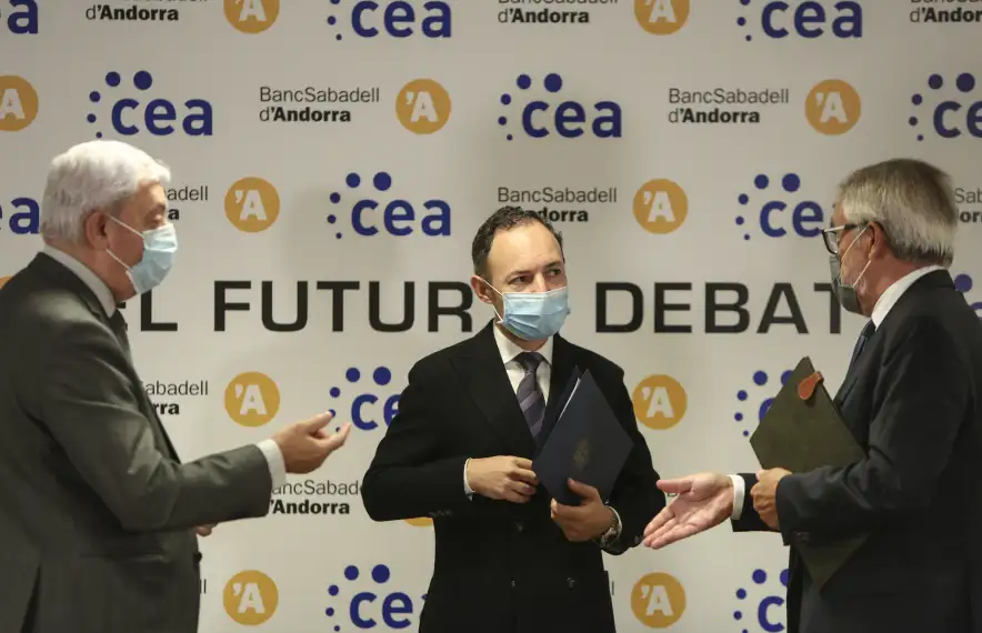 Gerard Cadena, Xavier Espot i Miquel Alabern a la inauguració d' 'El futur a debat' de la CEA.