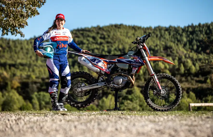 Llobera buscant suport per al Dakar. Foto: Foto cedida per Margot Llobera