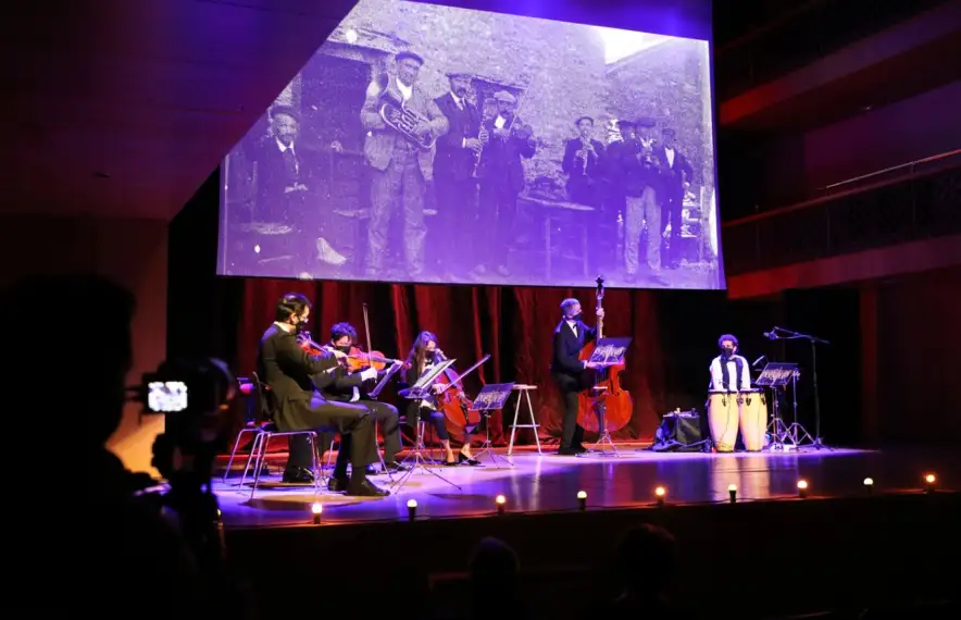 Instant de l'espectacle, 'Música per la memòria'.