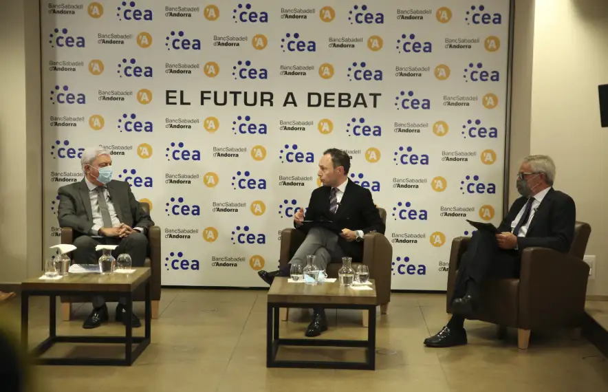 Un moment de la sessió inaugural del cicle de taules rodones de la CEA.