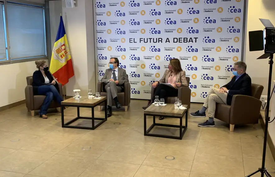 Un instant del debat d'aquest matí organitzat per la CEA.