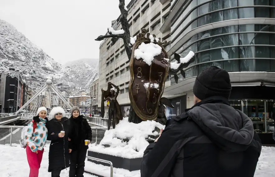 Turistes pels carrers del centre del país durant la temporada d’hivern passada.