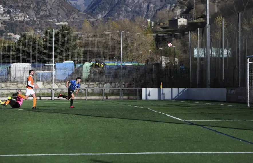 Jordi Betriu, en el moment de marcar de ‘picadeta’ el 2 a 1 a passada d’Ilde Lima. Foto: Facundo Santana