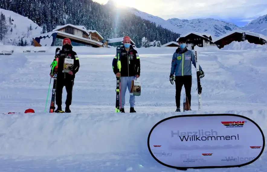 Xavi Cornella, en el podi de l’eslàlom dels nacionals júniors alemanys a Pfelders. Foto: FAE