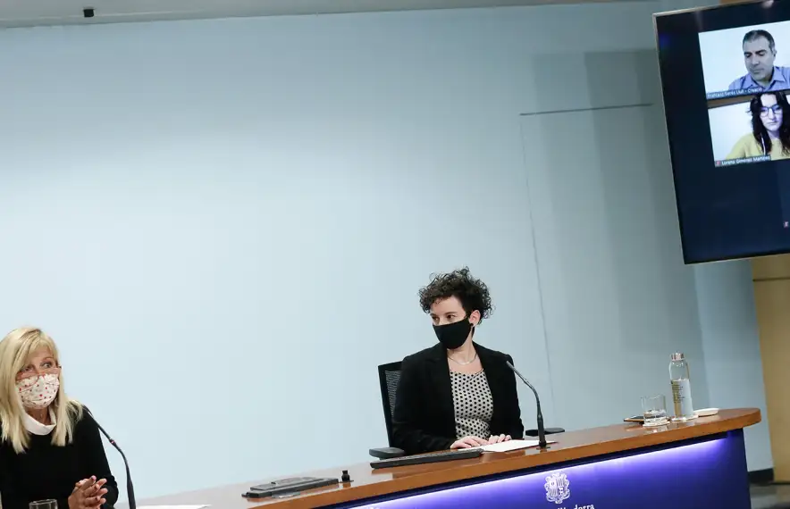 Montserrat Planelles i la responsable de Faber Andorra, Meritxell Blanco, durant la roda de premsa d’aquest dilluns.