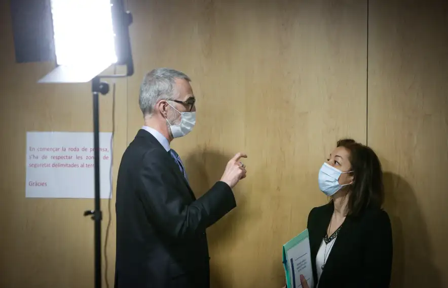 Èric Bartolomé i Laura Vilella abans de la compareixença d'aquest migdia.