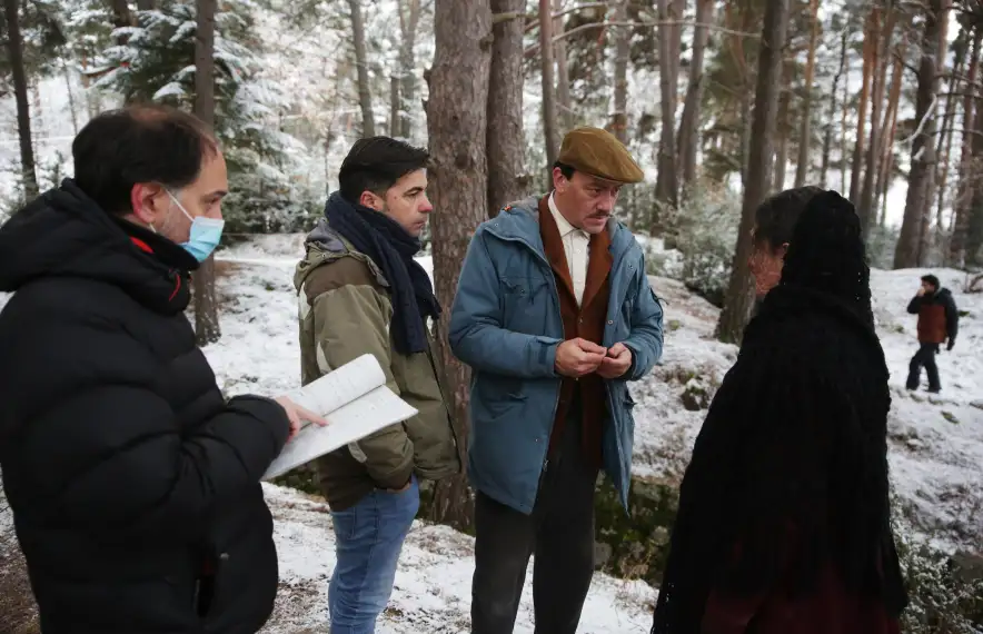 Franch, Trullenque, Casamajor i López repassen el guió abans de rodar.