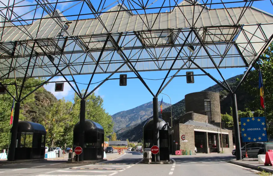 El febrer es van importar béns per valor de 73,87 milions d'euros.