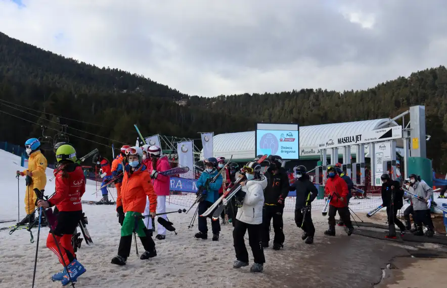 Esquiadors a pistes.